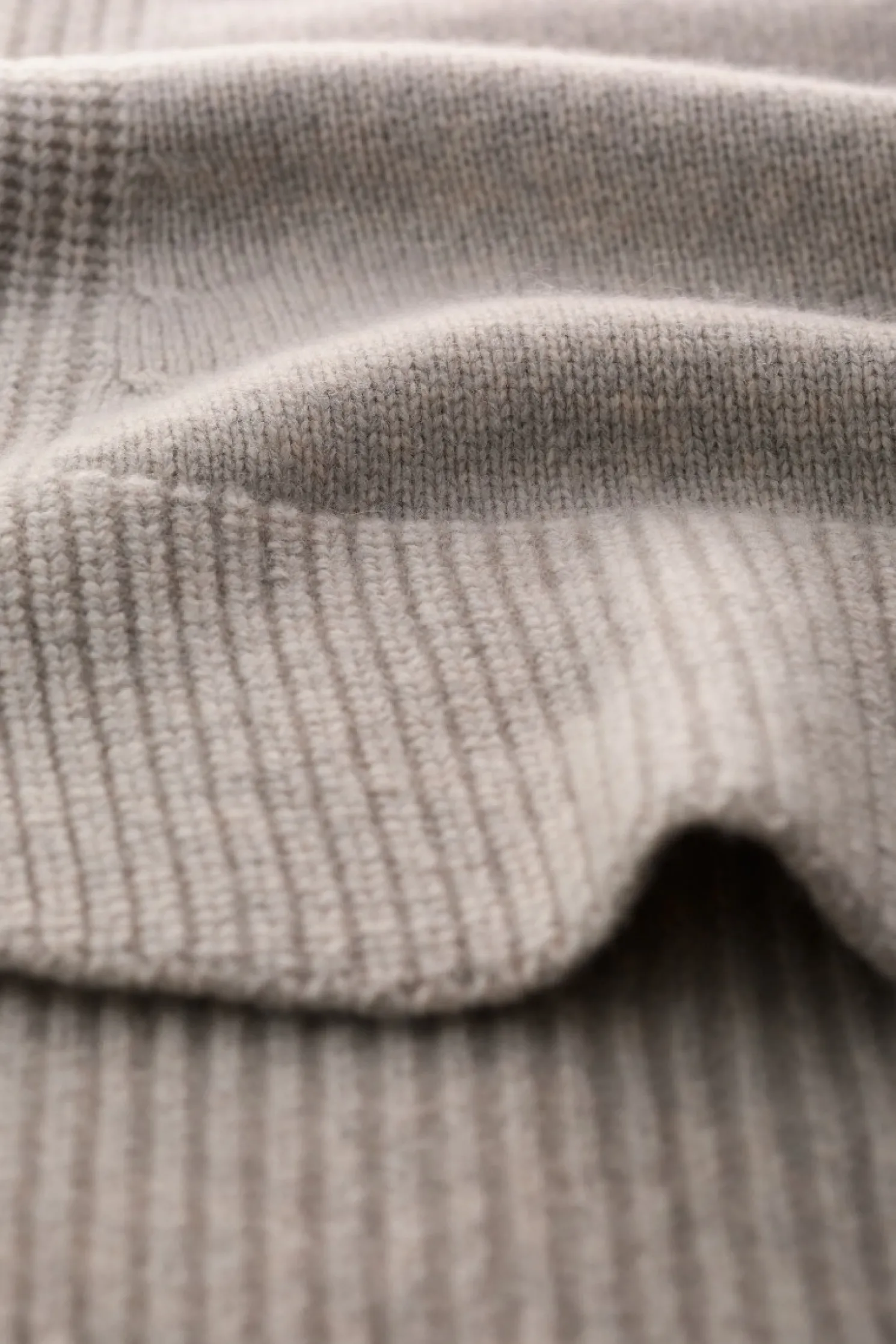 Coupling V-Neck Vest